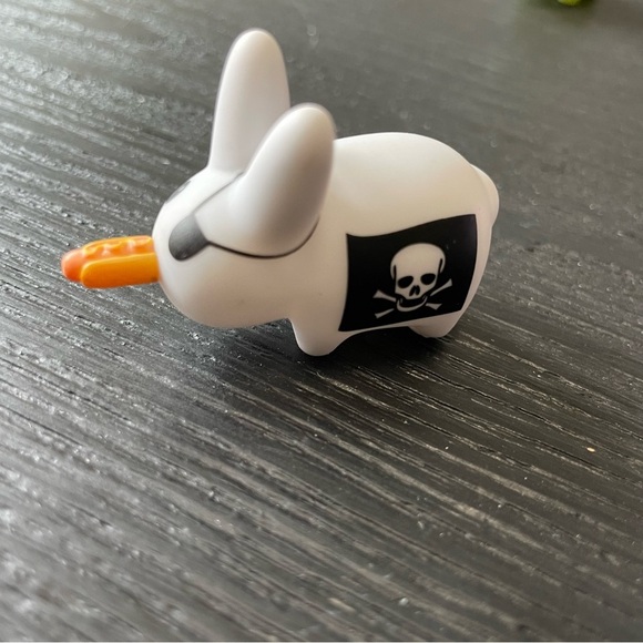 Kidrobot Frank Kozik Vinyl Smorking Labbit Figures - Picture 6 of 11
